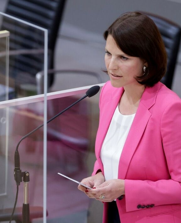 | Twitter/ Edtstadler