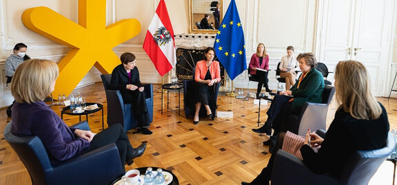 FBM Edtstadler beim Zukunftslabor anlässlich des Internationalen Frauentags | BKA/ Florian Schrötter FBM Edtstadler beim Zukunftslabor anlässlich des Internationalen Frauentags