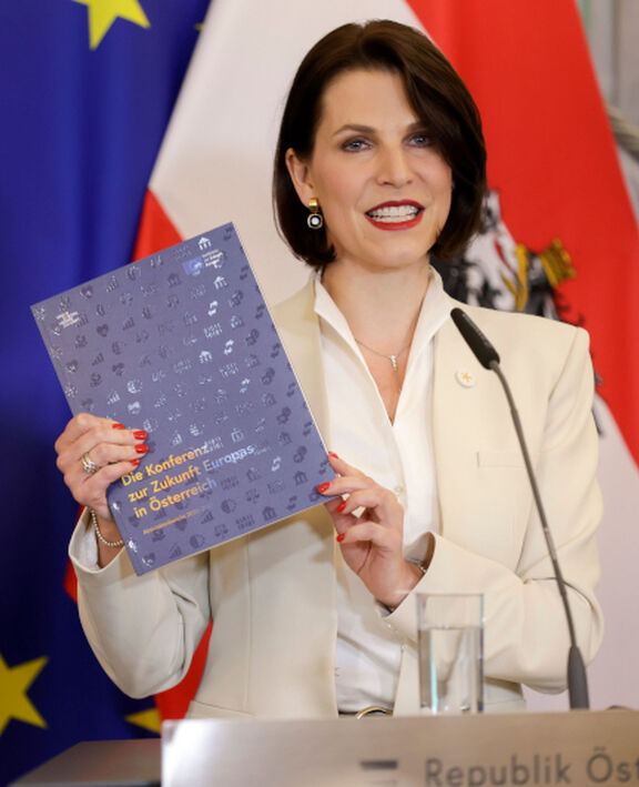 Bundesministerin Edtstadler bei der Präsentation des Berichts zur EU-Zukunftskonferenz im Bundeskanzleramt | BKA/ Andreas Wenzel Bundesministerin Edtstadler bei der Präsentation des Berichts zur EU-Zukunftskonferenz im Bundeskanzleramt